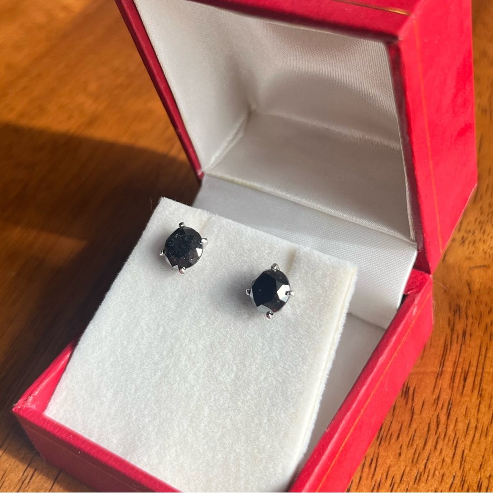 Black Stone Stud Earrings - Classic Women's Jewelry